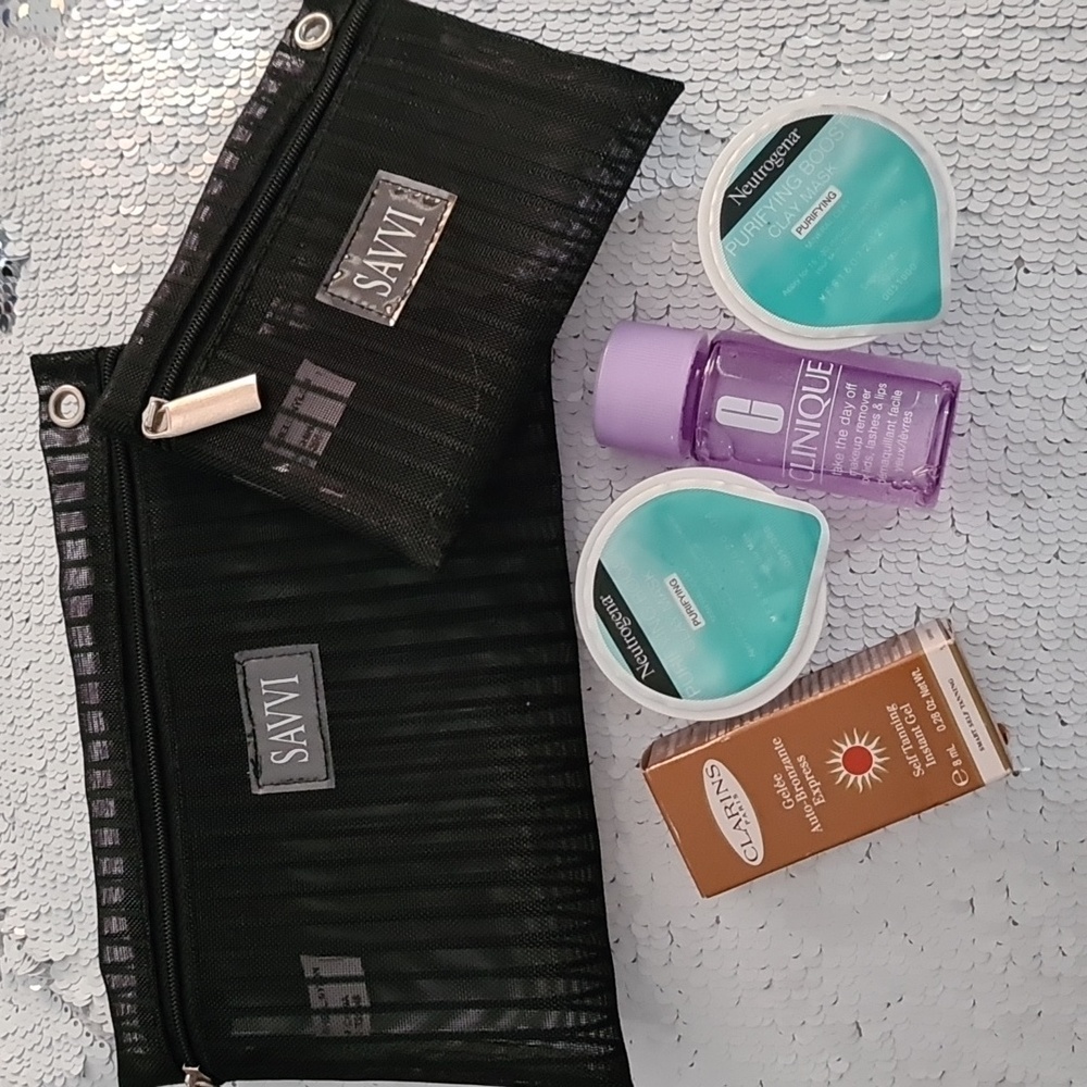 Clinique neutrogena clarins + 2 makeup bags - Picture 1 of 4